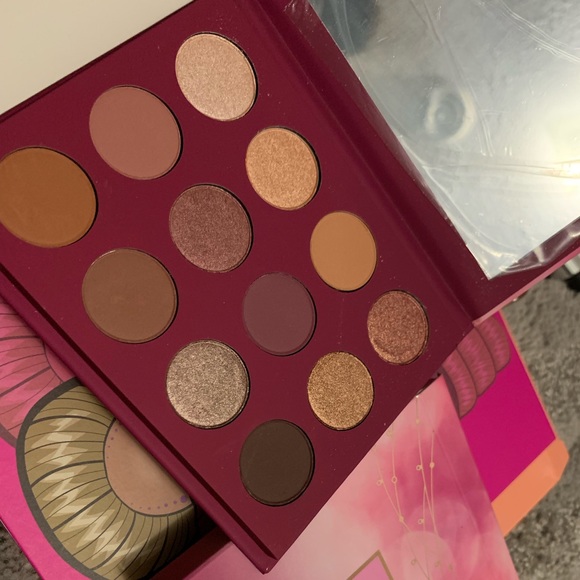 COLOURPOP BUNDLE. - Picture 3 of 6
